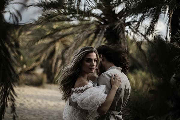 boho-chic-styled-shoot-beach-tropical-pampas-grass-roses-light-pink-hues_03x