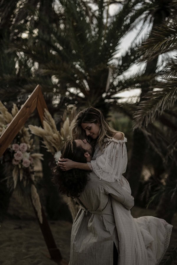 boho-chic-styled-shoot-beach-tropical-pampas-grass-roses-light-pink-hues_05x