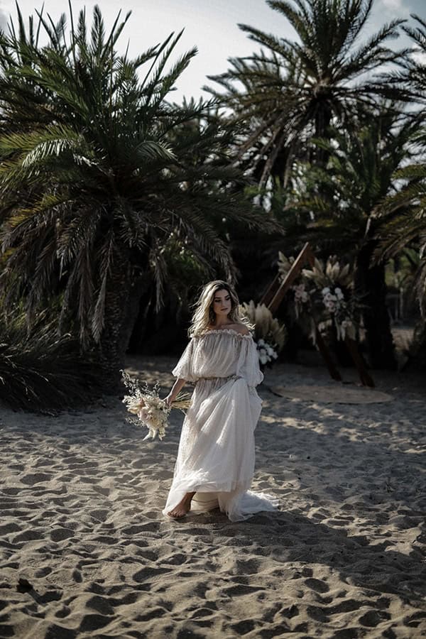 boho-chic-styled-shoot-beach-tropical-pampas-grass-roses-light-pink-hues_07x