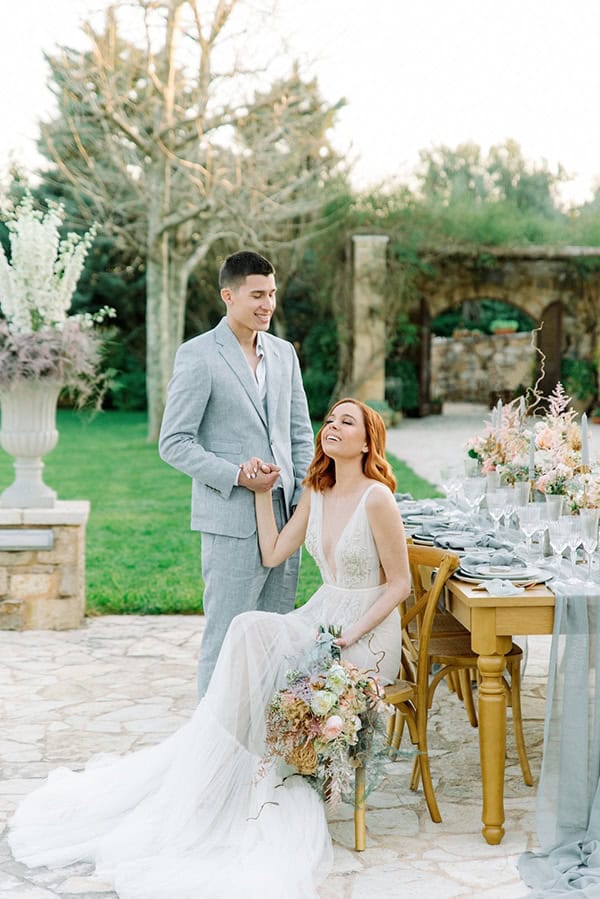 dreamy-styled-shoot-pyrgos-petreza-roses-other-unique-flowers-grey-coral-hues_01