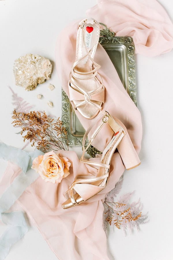 dreamy-styled-shoot-pyrgos-petreza-roses-other-unique-flowers-grey-coral-hues_04