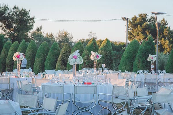 elegant-summer-wedding-hydrangeas-roses-tones-white-pink_27x