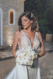 Ολόλευκη νυφική ανθοδέσμη με ορχιδέες