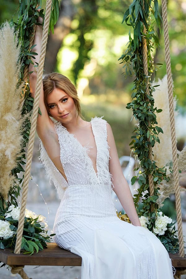 fairytale-styled-photoshoot-wedding-dresses-lush-florals_02x