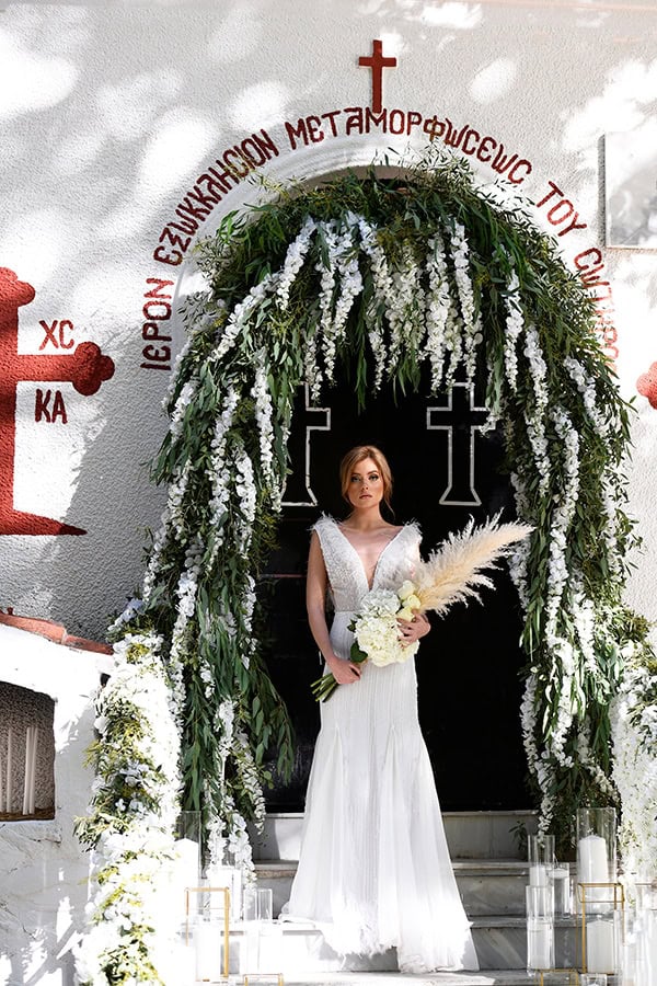 fairytale-styled-photoshoot-wedding-dresses-lush-florals_04