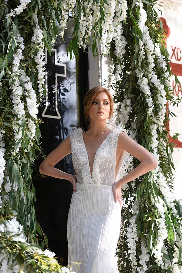 fairytale-styled-photoshoot-wedding-dresses-lush-florals_04x