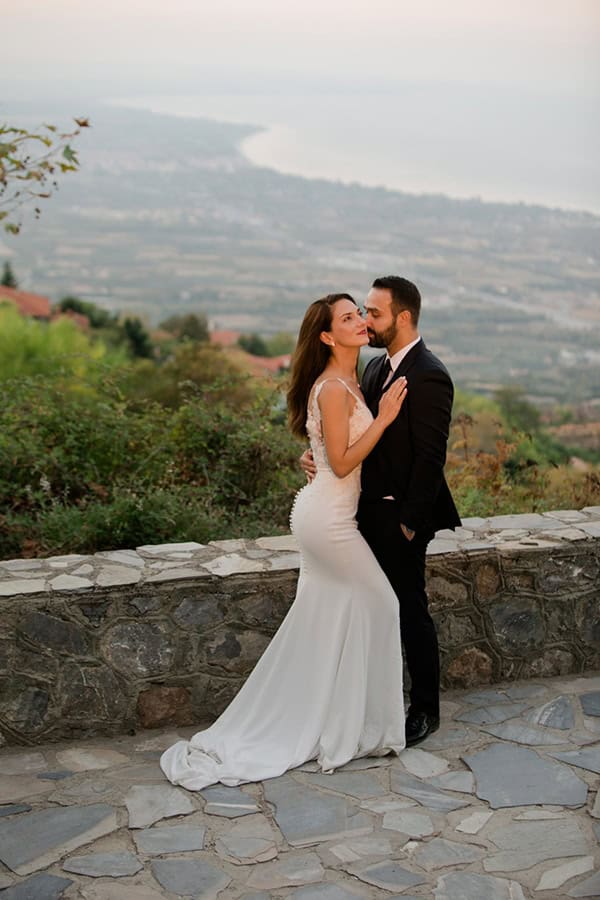 fall-wedding-larisa-baby-breaths-lisianthus_01x