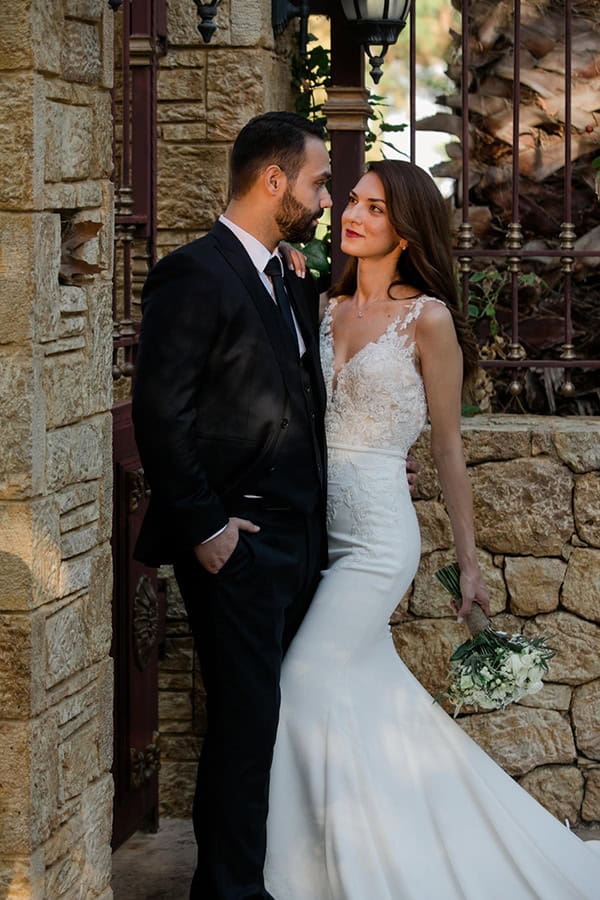 fall-wedding-larisa-baby-breaths-lisianthus_02x