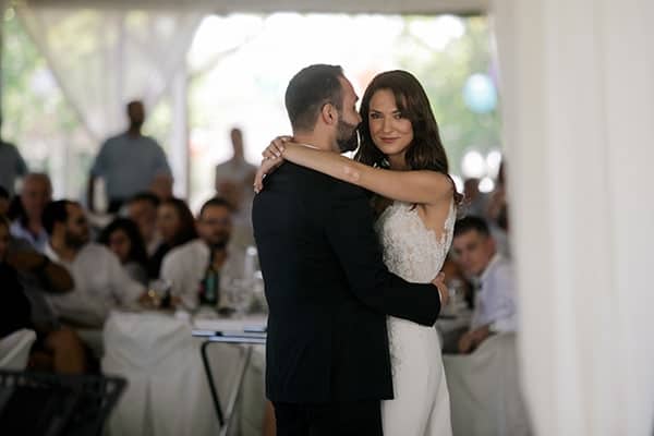 fall-wedding-larisa-baby-breaths-lisianthus_33