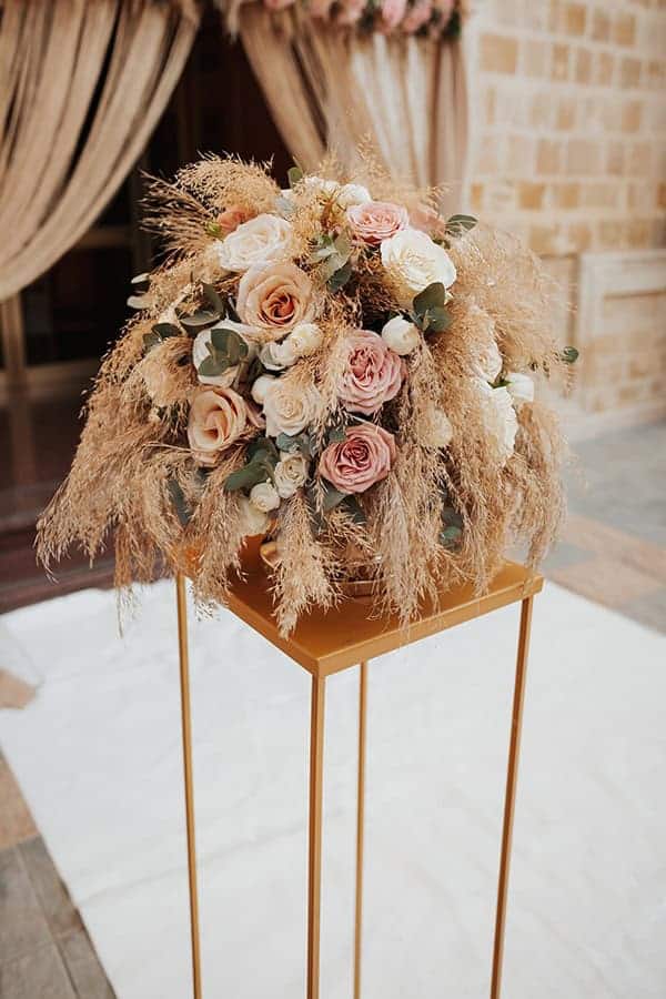 fall-wedding-nicosia-elegant-elements-pastel-tones_15
