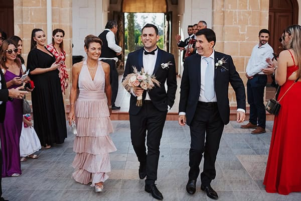 fall-wedding-nicosia-elegant-elements-pastel-tones_16