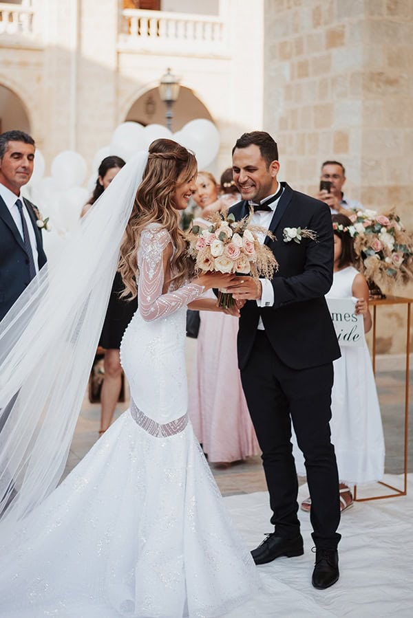 fall-wedding-nicosia-elegant-elements-pastel-tones_21