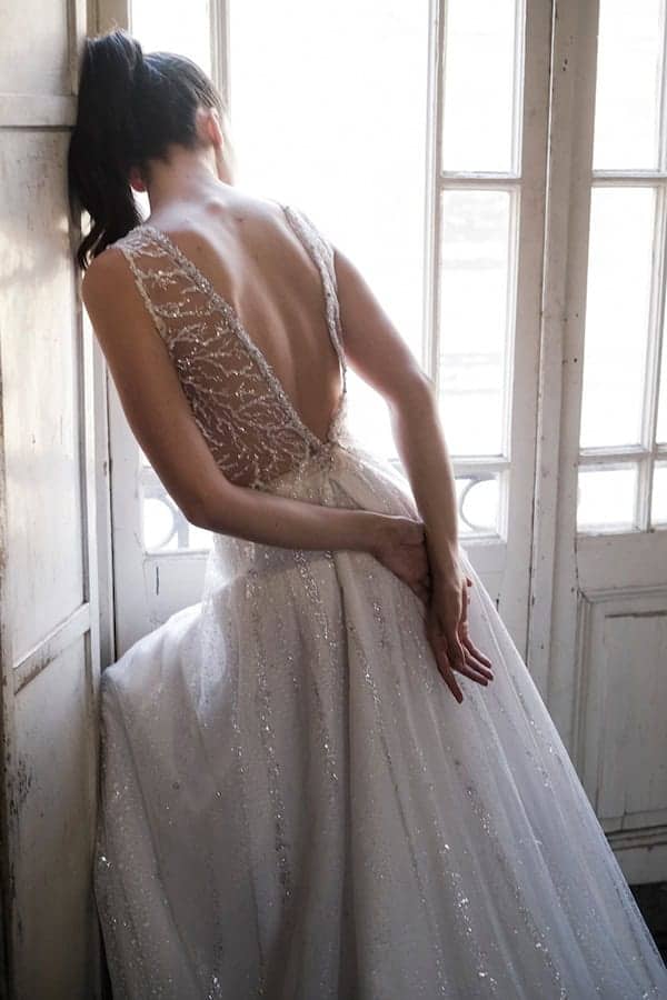 gorgeous-styled-shoot-vintage-scene-flowers-white-hues_09