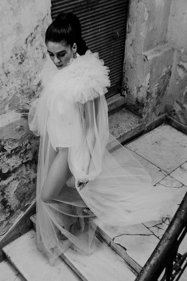 gorgeous-styled-shoot-vintage-scene-flowers-white-hues_10