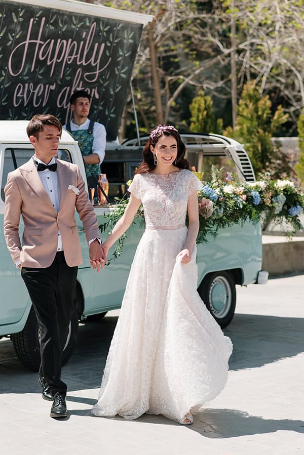 impressive-styled-shoot-romantic-rustic-touches-falirikon-art-and-events_02