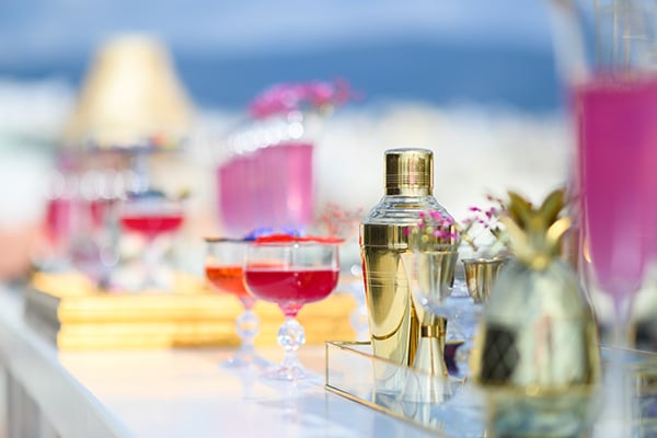 Τα πιο δροσιστικά cocktails και μοναδικές υπηρεσίες bar για το γαμήλιο πάρτι σας