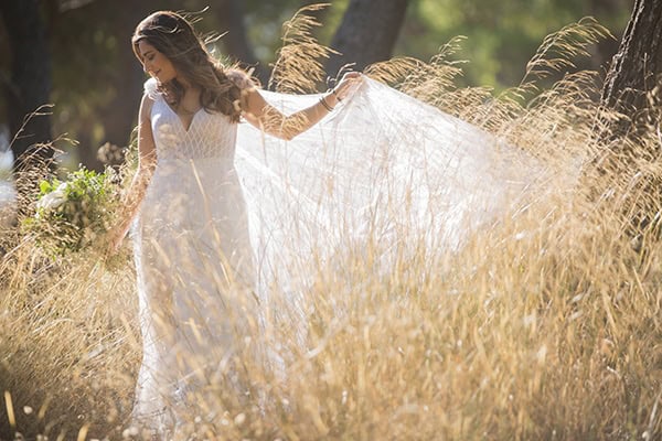 romantic-fall-wedding-athens-white-roses-anemones_04x