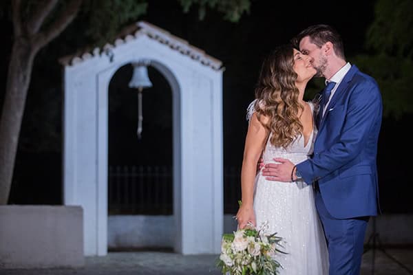 romantic-fall-wedding-athens-white-roses-anemones_31