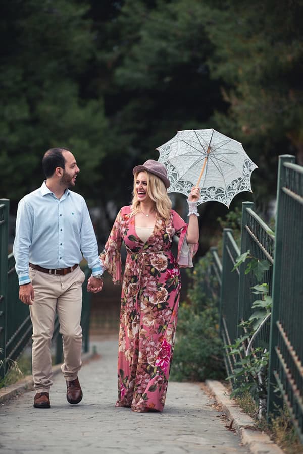 romantic-outdoor--prewedding-shoot_01x