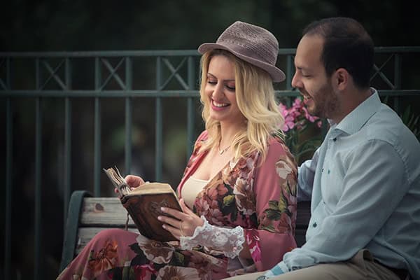 romantic-outdoor--prewedding-shoot_03