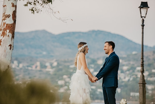 romantic-summer-wedding-aegina-white-roses-eucalyptus_01