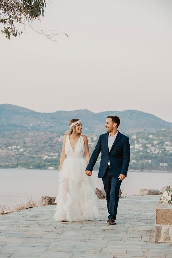 romantic-summer-wedding-aegina-white-roses-eucalyptus_02