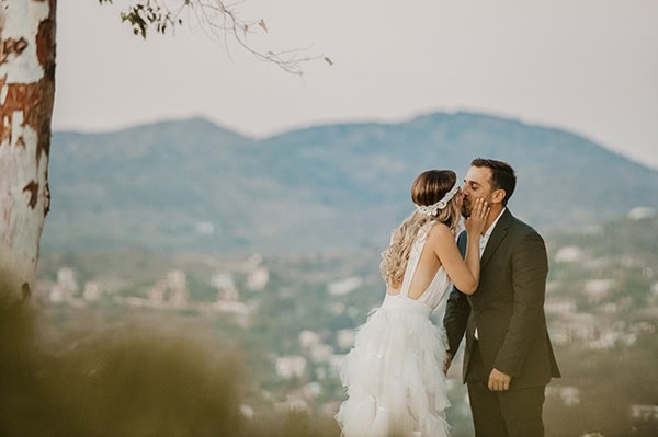romantic-summer-wedding-aegina-white-roses-eucalyptus_02x