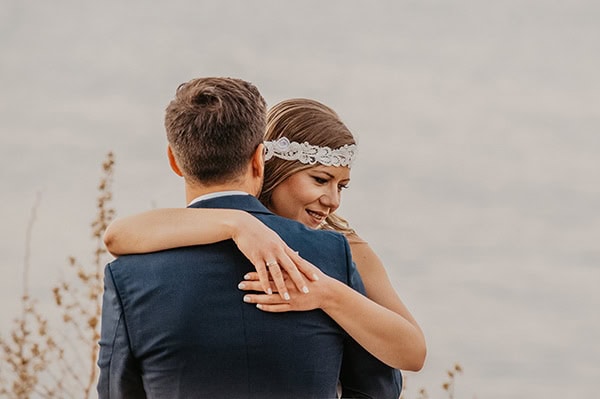 romantic-summer-wedding-aegina-white-roses-eucalyptus_04