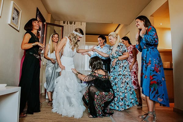 romantic-summer-wedding-aegina-white-roses-eucalyptus_11