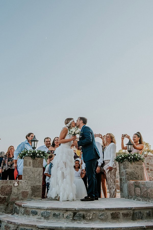 romantic-summer-wedding-aegina-white-roses-eucalyptus_18