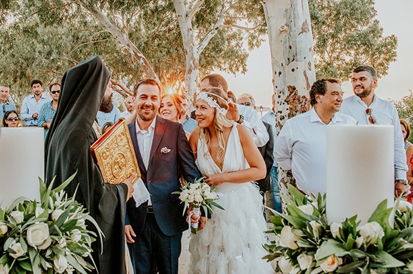 romantic-summer-wedding-aegina-white-roses-eucalyptus_27