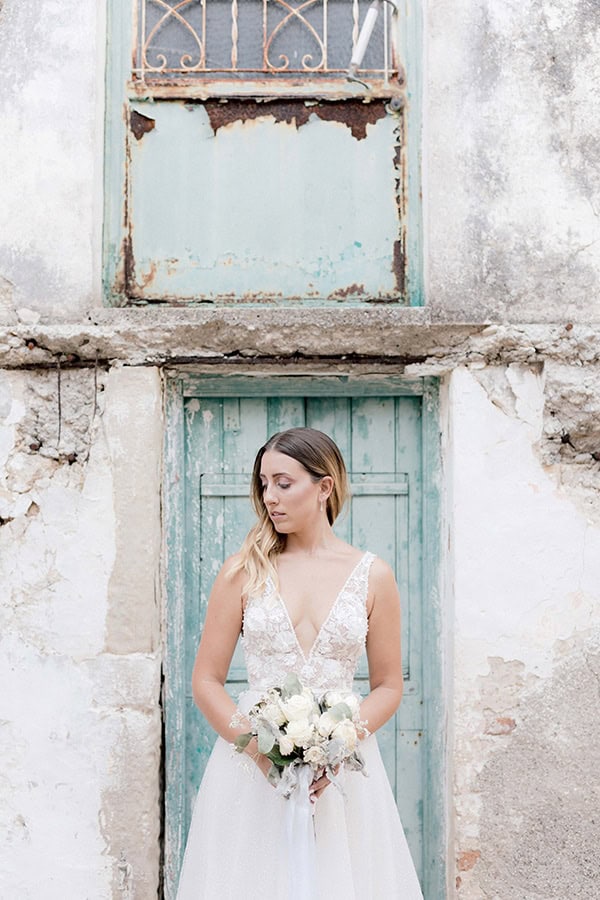 romantic-summer-wedding-corfu-white-roses-light-blue-touches_07