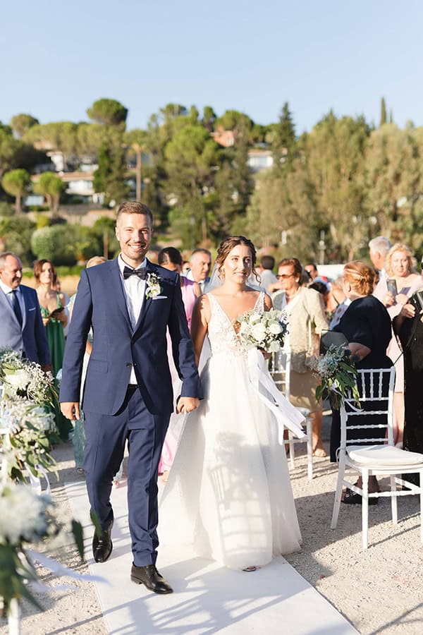 romantic-summer-wedding-corfu-white-roses-light-blue-touches_17