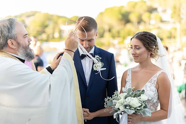 romantic-summer-wedding-corfu-white-roses-light-blue-touches_19