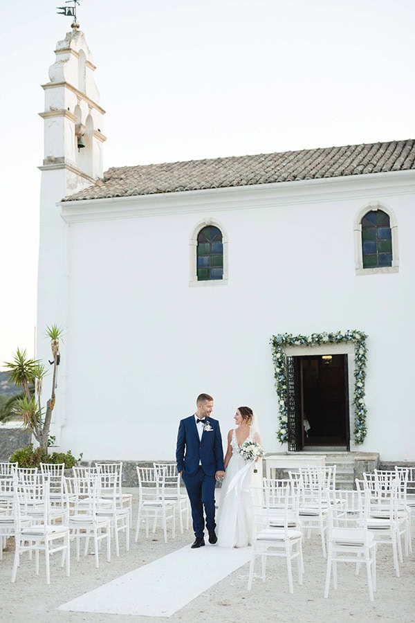 romantic-summer-wedding-corfu-white-roses-light-blue-touches_23