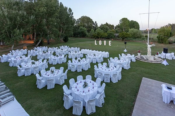 romantic-summer-wedding-corfu-white-roses-light-blue-touches_24