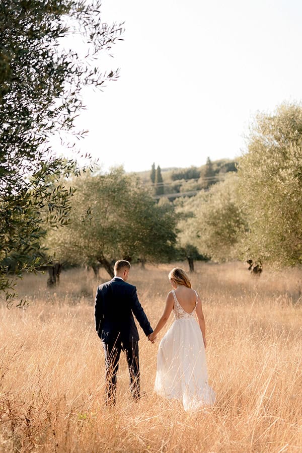 romantic-summer-wedding-corfu-white-roses-light-blue-touches_28x
