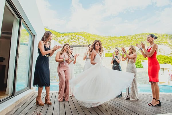 romantic-summer-wedding-lake-iraiou-lycianthus-baby-breath_07