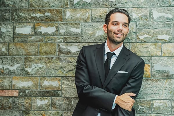 romantic-summer-wedding-lake-iraiou-lycianthus-baby-breath_12