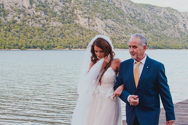 romantic-summer-wedding-lake-iraiou-lycianthus-baby-breath_16