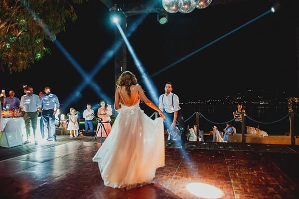 romantic-summer-wedding-lake-iraiou-lycianthus-baby-breath_29