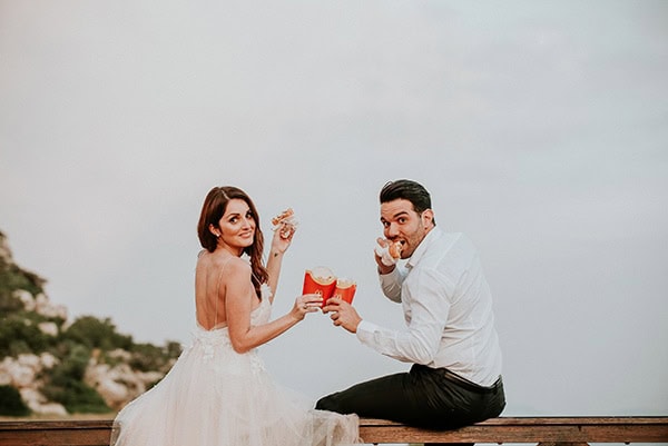 romantic-summer-wedding-lake-iraiou-lycianthus-baby-breath_35