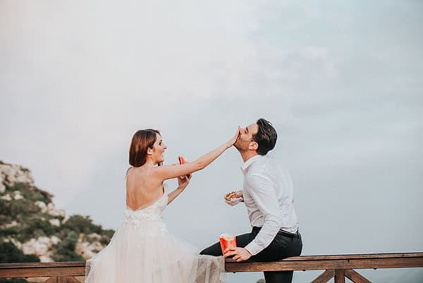 romantic-summer-wedding-lake-iraiou-lycianthus-baby-breath_36