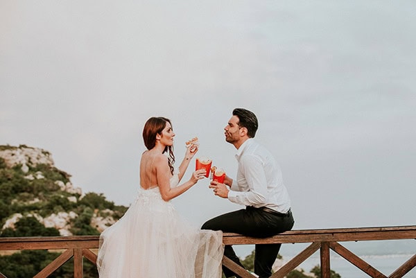 romantic-summer-wedding-lake-iraiou-lycianthus-baby-breath_37