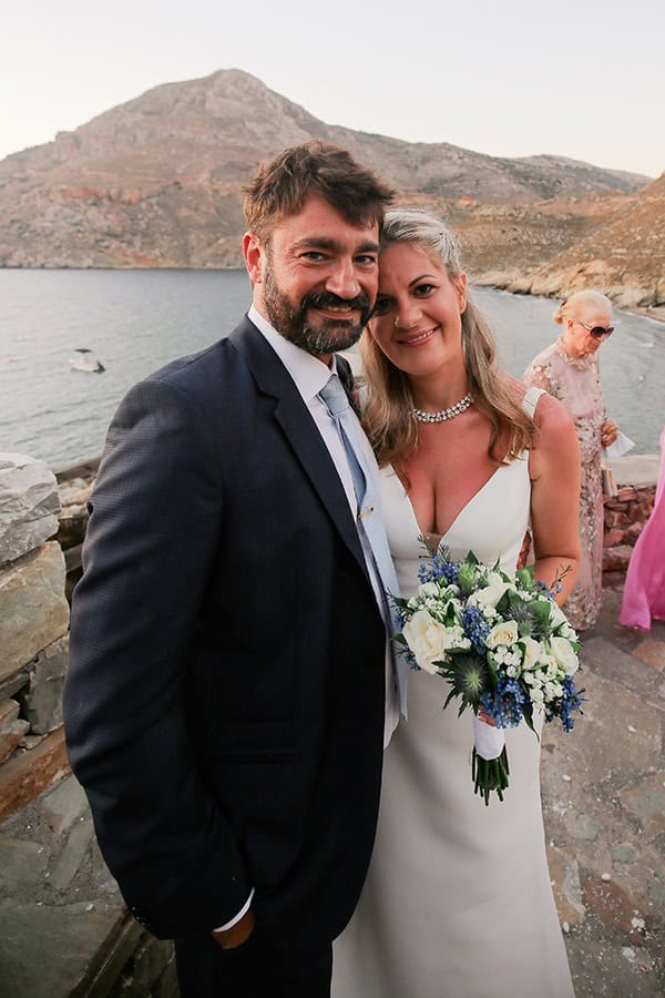 romantic-summer-wedding-mani-white-roses-olive-leaves_01x