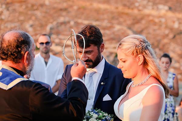 romantic-summer-wedding-mani-white-roses-olive-leaves_02