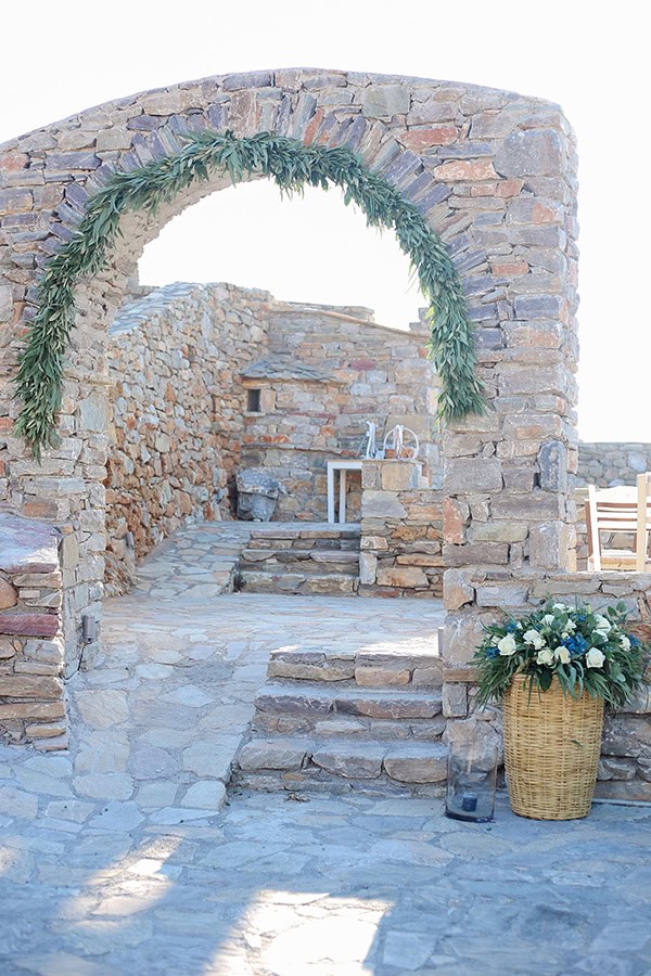 romantic-summer-wedding-mani-white-roses-olive-leaves_11