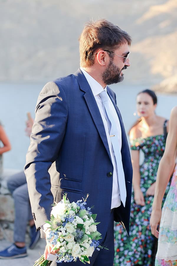 romantic-summer-wedding-mani-white-roses-olive-leaves_15