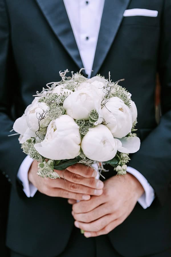 romantic-summer-wedding-peonies-baby-breath-white-tones_14