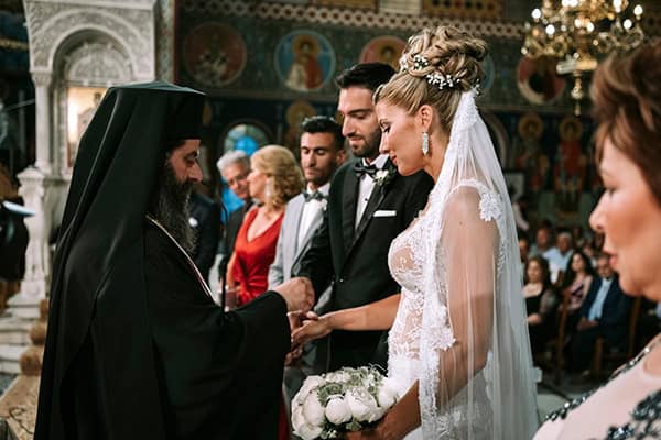 romantic-summer-wedding-peonies-baby-breath-white-tones_22